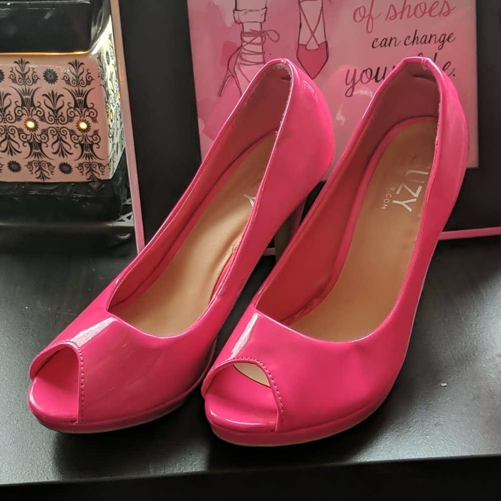 Suzy Shier Bright Pink heels